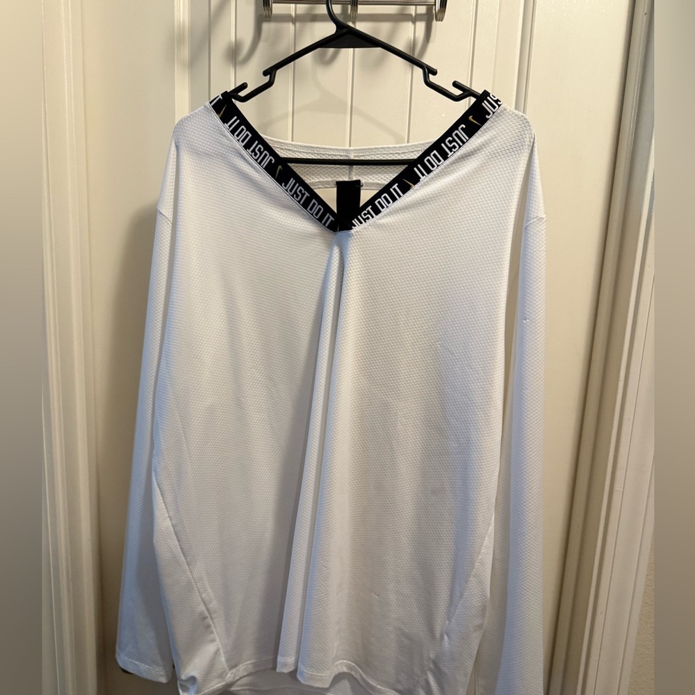 2x women’s Nike draft fit top new without tags